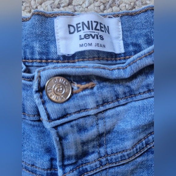 Levi's Mom Jeans - Picture 4 of 6